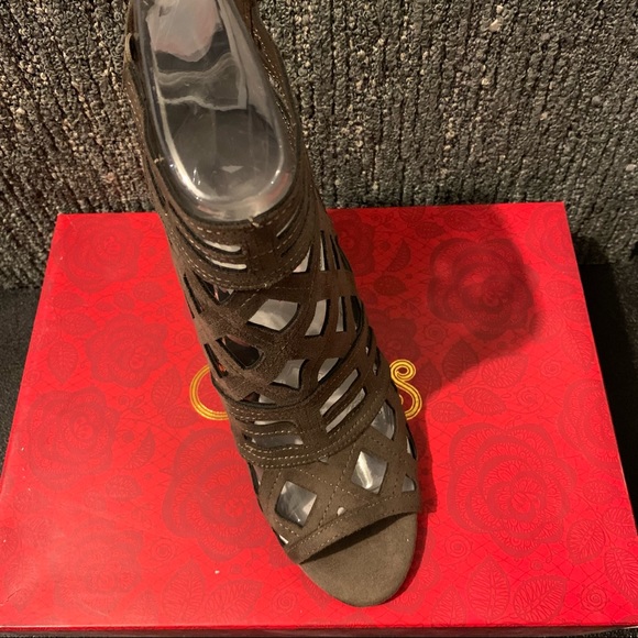 Left shoe ONLY! By Carlos Santana heels - Picture 3 of 6